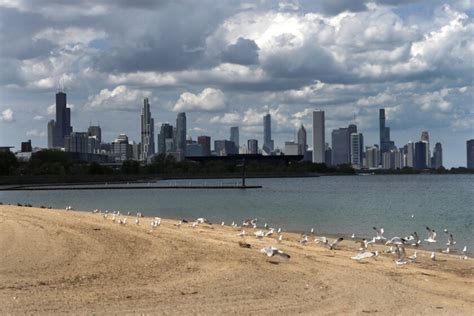 Man dies after being pulled from water at North Avenue Beach in Chicago